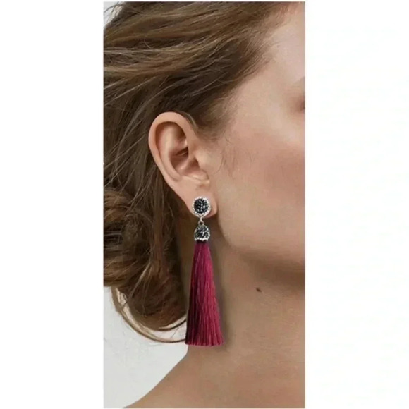 🆕Rhinestone Engraved Burgundy Tassel Drop Earrings🆕 - Picture 1 of 4
